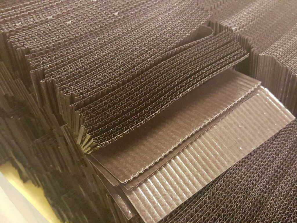 チョコグラシンの　片面段ボール（山の高さが約２ｍｍほどの5号フルート）